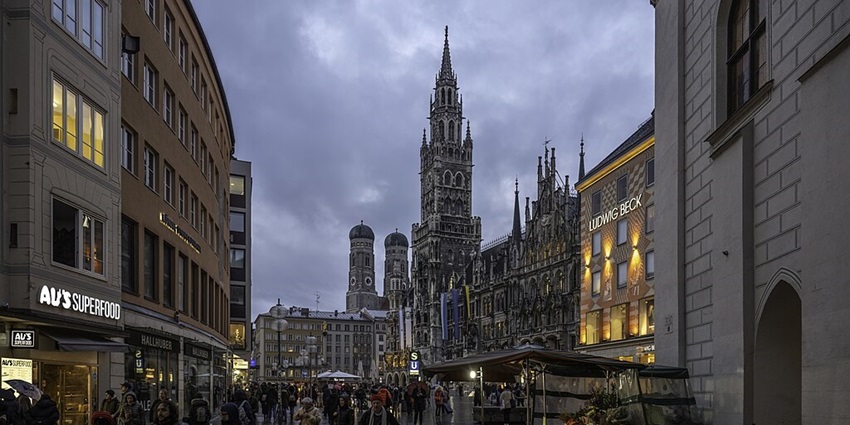An image of the street life at Marienplatz, a great thing to see in Munich.