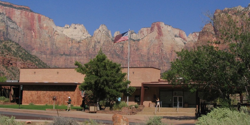 Image of museum from outside view n Utah, the grand hall of the National History Museum