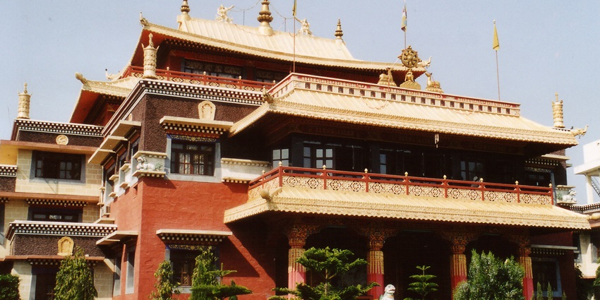 A view of the Tibetan Temple in Sarnath, one of the best things to do in Uttar Pradesh.