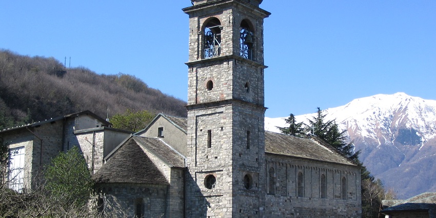 Backside view of the Abbey of Piona with snow-capped mountains in the background.
Viewers of this file can see comments and suggestions
