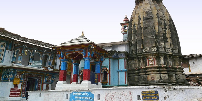 Explore this charming town known for its cultural significance.