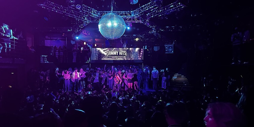 Trendy nightclub with top DJs and a lively dance floor.