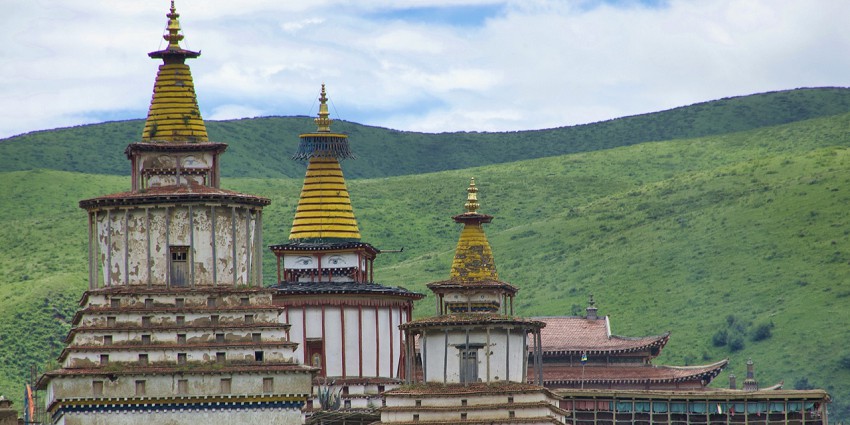 Snapshot of the Dzamthang Tsangwa Monastery in Sichuan.