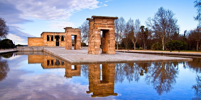 Watch the sun set over Templo de Debod and let the golden hues make Valentine’s Day in Madrid truly unforgettable
