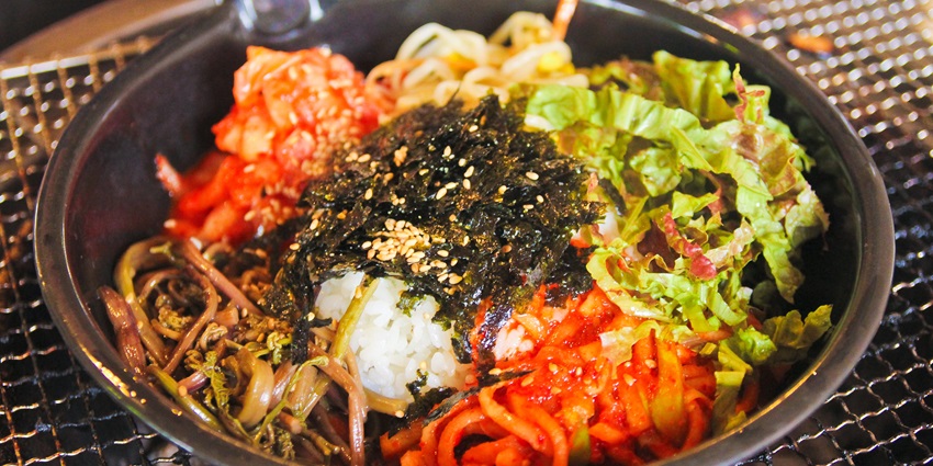 Lotte Water Park offers diverse dining options inside and nearby