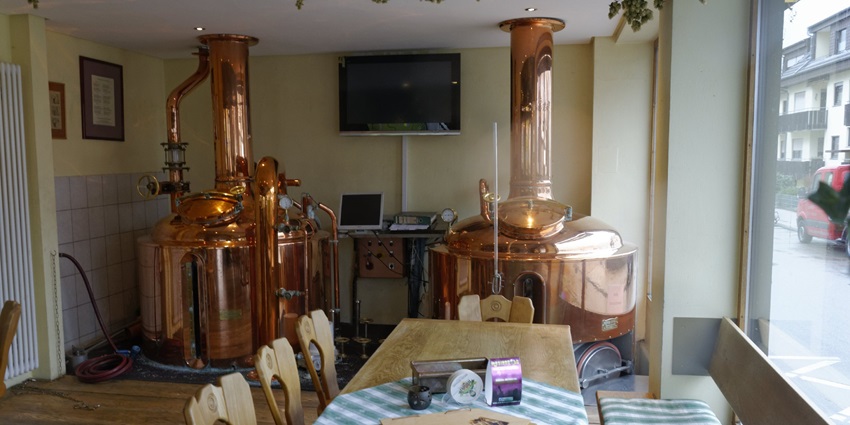 A picture of the famous eatery in Davanagere, the Davanagere Benne Dose, a must-try food.