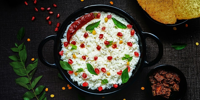 Eateries in Bandipora and Srinagar can offer local Kashmiri food for visitors.
