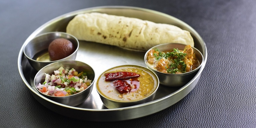 An image of Indian food served in a cafe or restaurant near famous dinosaur museums in India.