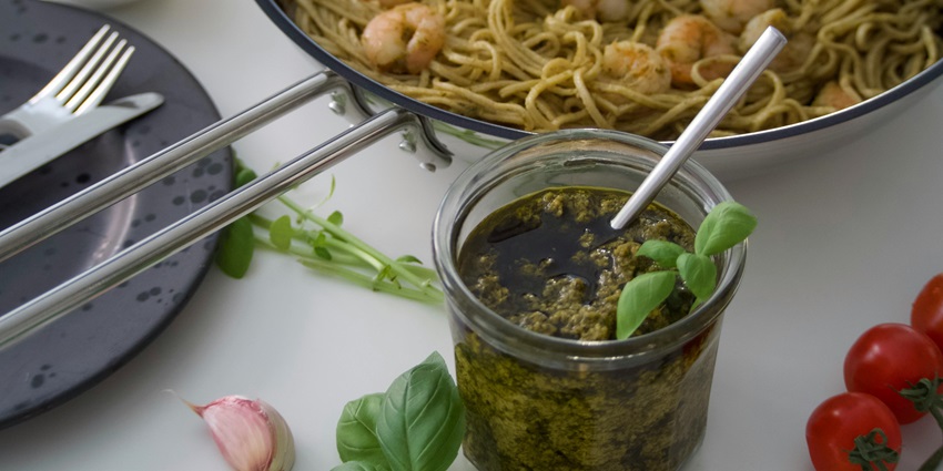 A delicious plate of noodles with fresh soup, a classic taste of Spain.