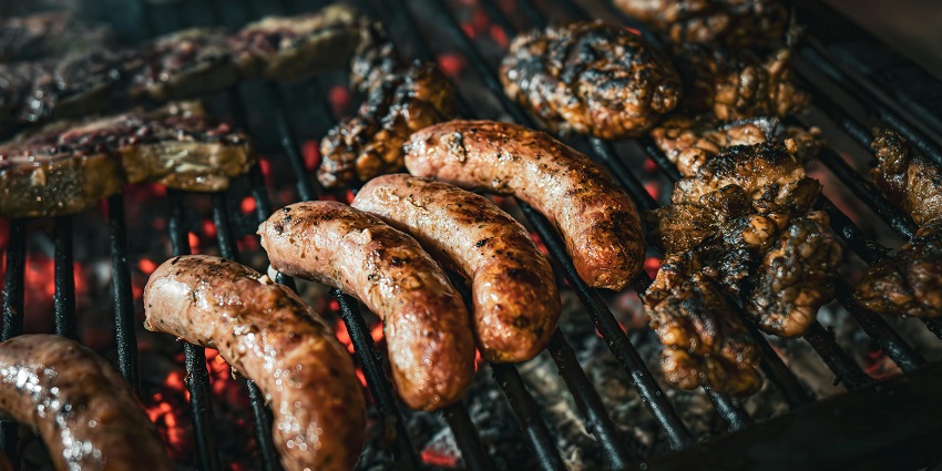 Food lovers enjoy BBQ, burgers, and hearty meals near Country Music Festival UK venues in London, Manchester, Glasgow.