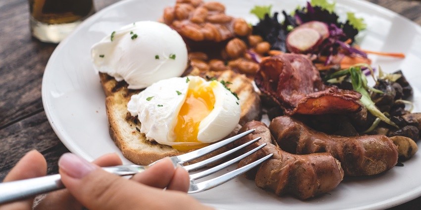 The culinary scene in London provides a diverse selection of British and international dishes