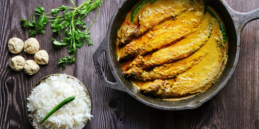A picture of traditional Pabda Jhaal served, showcasing Bengali cuisine.