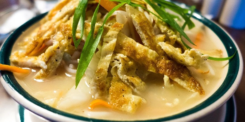 Image of Egg Thukpa - Noodles served in soup on a bowl - very tempting