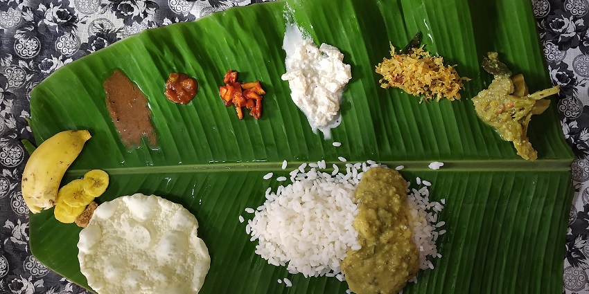 The traditional Kerala-style sadya picture that will be offered during your stay in Kerala, India.