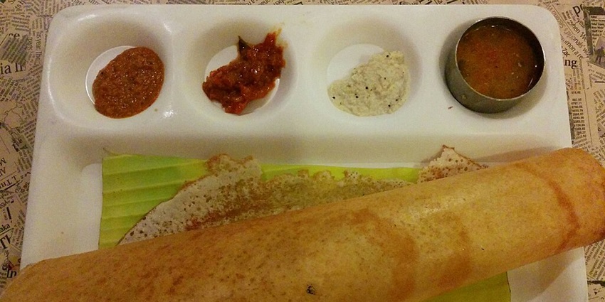 Dining near Vattakottai Fort offers diverse traditional South Indian cuisine.