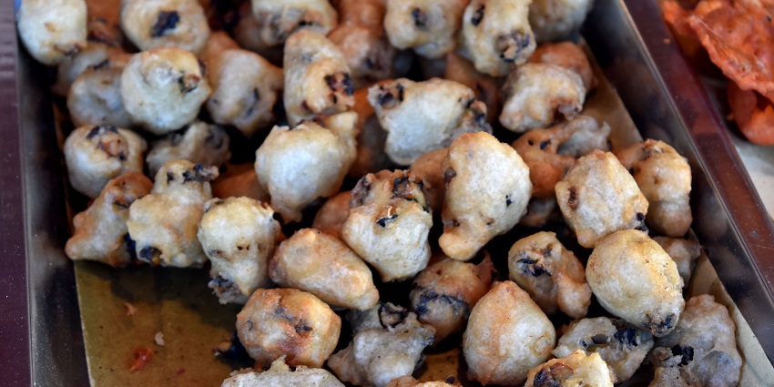 Luzon Island offers diverse cuisine, from traditional Filipino dishes to street food.