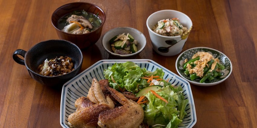 Doraemon Café and Kawasaki offer diverse, tourist-friendly culinary experiences.