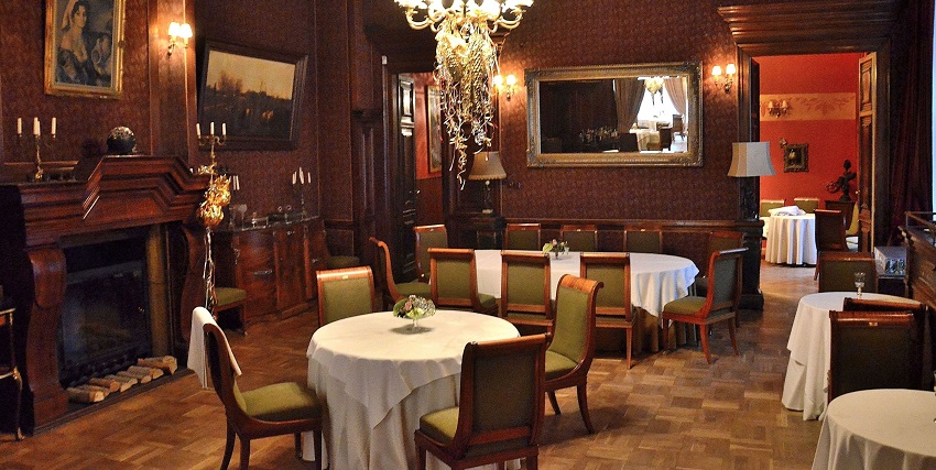 Savor local delicacies at eateries near Sahastradhara, offering flavors for every palate