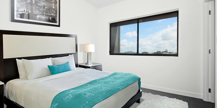 Visitors in Agra can choose from a variety of lodging options that fit various budgets.