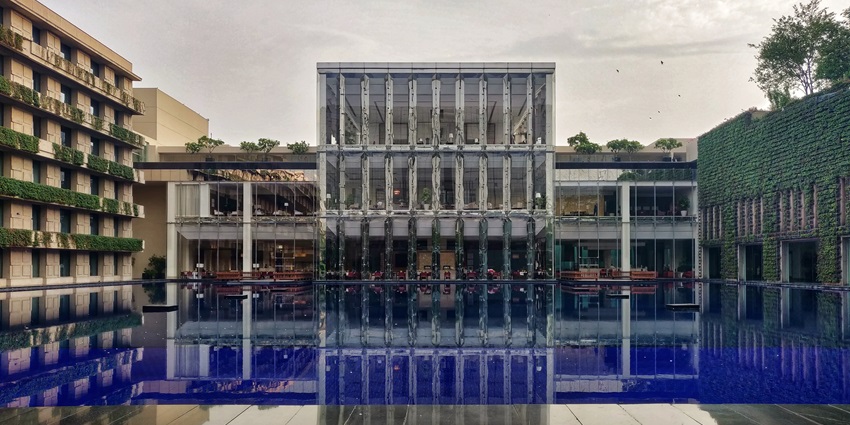 The luxury of The Oberoi Gurgaon, a place to stay after trekking in Aravali Hills, Gurgaon