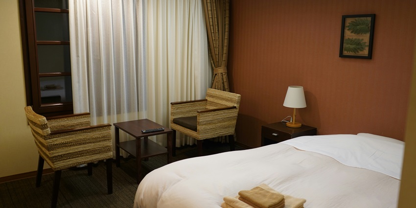 Accommodation options near the monastery include guesthouses and hotels in Bylakuppe.
