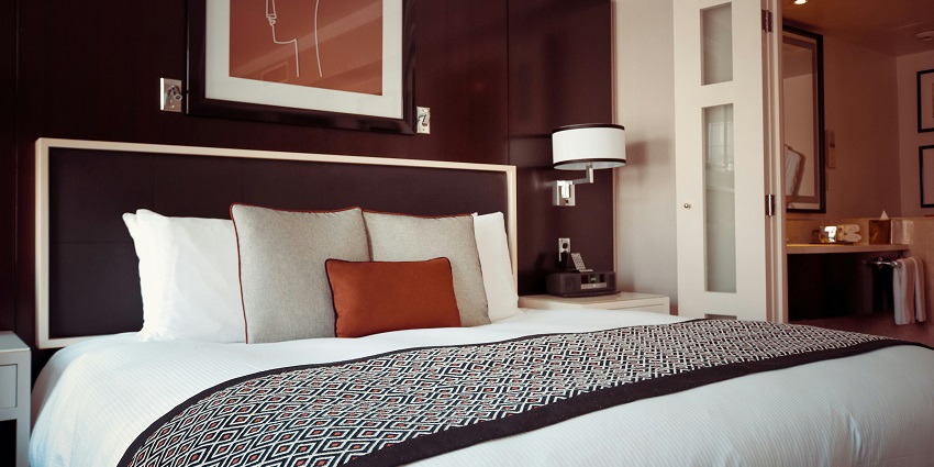 A picture of a mesmerising hotel room to stay during your visit.