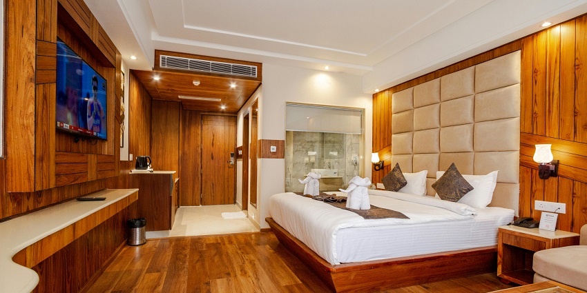 Modern hotel offering luxurious accommodations and excellent amenities.