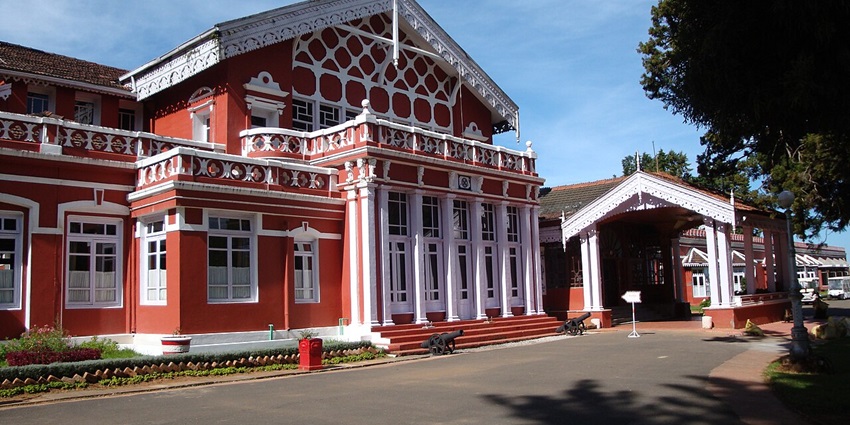 Accommodation near Vattakottai Fort offers diverse options for travellers.