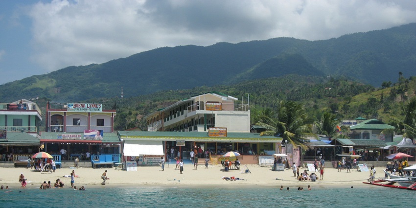 White beach in Manila is popular as the powdery sand beach, perfect for sunbathing.