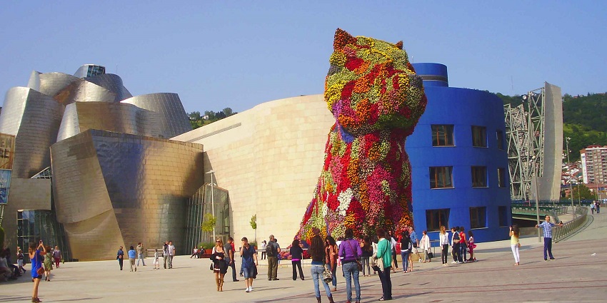 View of Puppy, a flower-covered sculpture of a dog which is placed outside the museum.