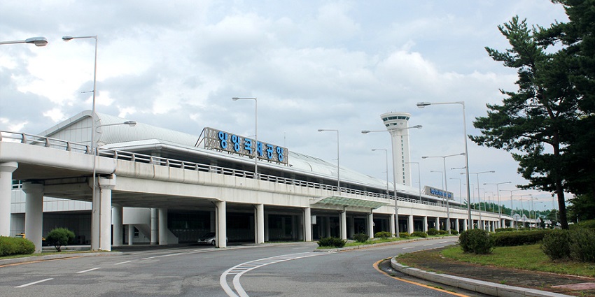 An image of the Yangyang International Airport with a control tower on a cloudy day