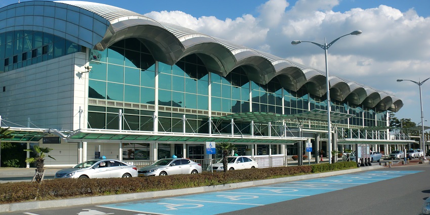 An image of Yeosu Airport, an airport providing easy access to scenic Yeosu attractions.