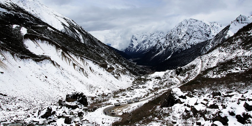 View of a paradise-like and snow-covered valley as seen from the Zero Point in Sikkim.
Viewers of this file can see comments and suggestions
