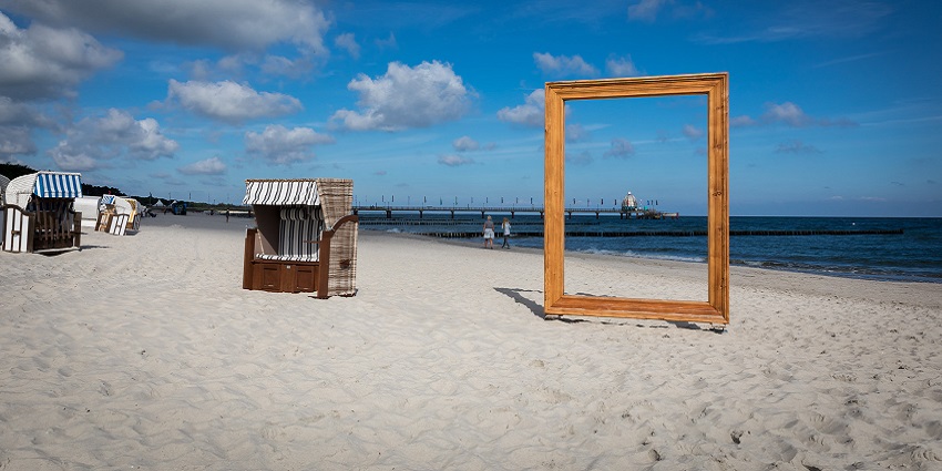 An image showing a scenic view of the Sculpturewalk in Zingst, with artistic displays.