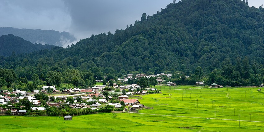 An image showing a lush green valley of Ziro, one of the offbeat tourist attractions in India.