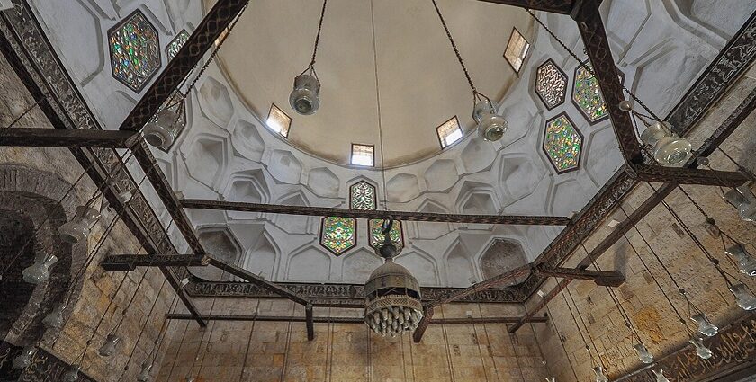 An image of the Al Saleh Mosque in Yemen taken during the night with the lighting on it.