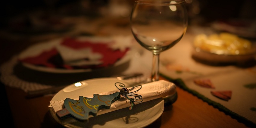 An image resembling wine enthusiasts enjoying the Rheingau Wine Festival in Wiesbaden, Germany.