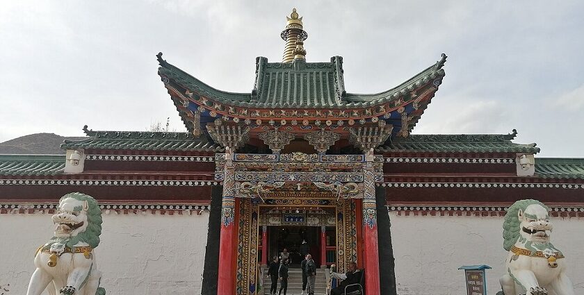 dive into a spiritual space of Buddhism practice at Labrang monastery