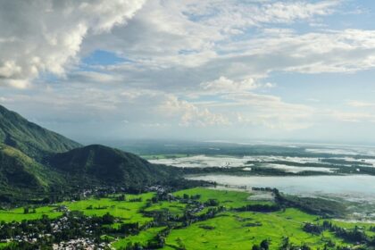 Scenic view of the largest freshwater lake in India with calm waters and lush greenery.