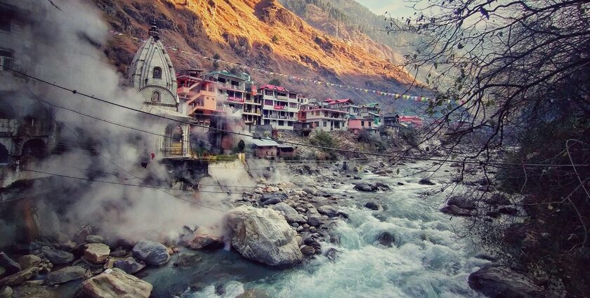 An image of Manikaran, one of the natural hot springs in India, located at Parvathi Valli in Kullu district.