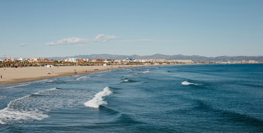 An image of a stunning panoramic view of one of the best Valencia beaches in Spain.