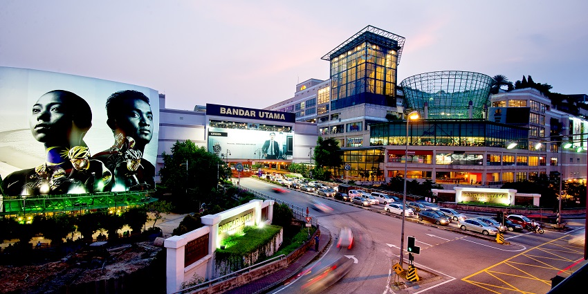 An image of 1 Utama Shopping Centre, one of the famous shopping places in Kuala Lumpur