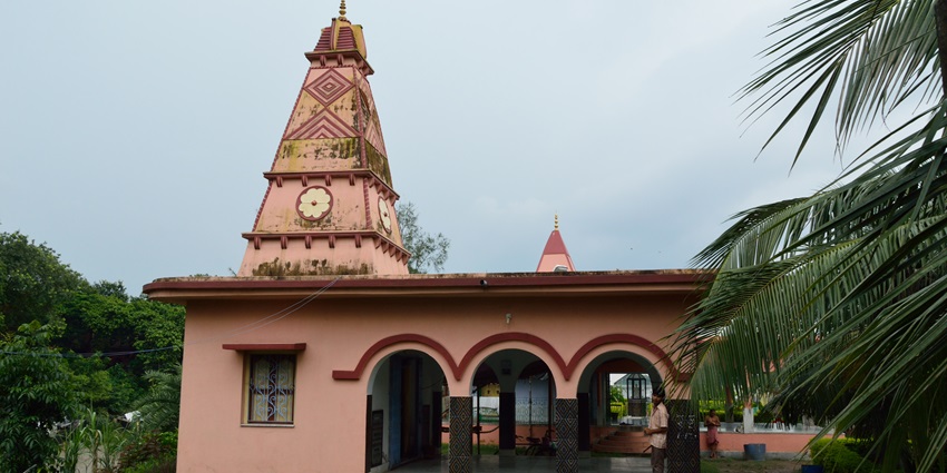 Shani Shingnapur Temple offers the ideal space for prayers ans seek blessings