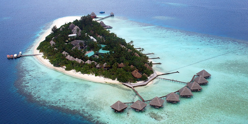 A visit to the tropical destination, Maldives is among the best ideas for Valentines Day.

