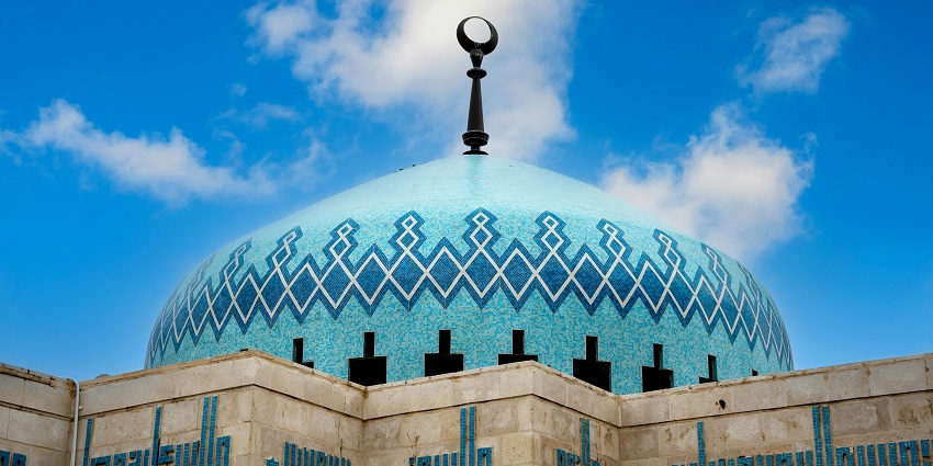 Image of the blue dome of the King Abdullah I Mosque similar to Al-Ahmadiyya Mosque