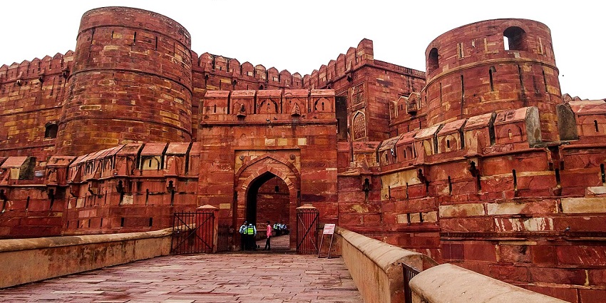 Agra Fort, a grand fortress showcasing Mughal architecture, located near Humayun Mosque.