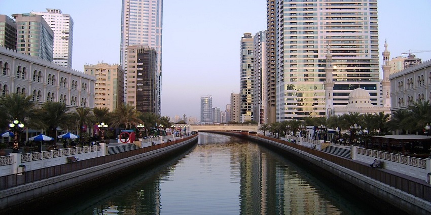 Al Majaz Waterfront in Sharjah offers dining, entertainment, gardens, fountains, and events