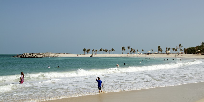 Discover a serene parasailing experience in Dubai’s Al Mamzar Beach, away from the bustle