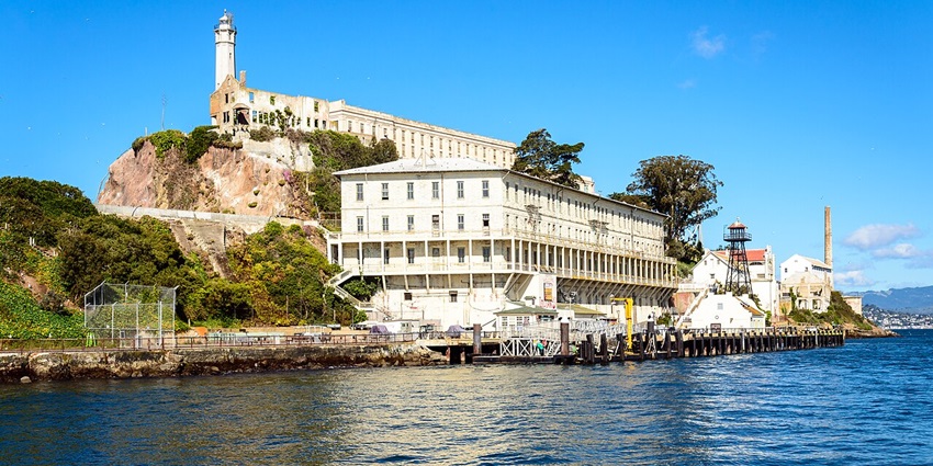 A view of Alcatraz Island jail museum in the USA, with its historic prison buildings and watchtowers.