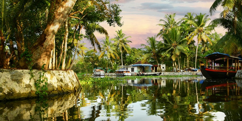 An image showing a view of Alleppey, a famous tourist destination in India.